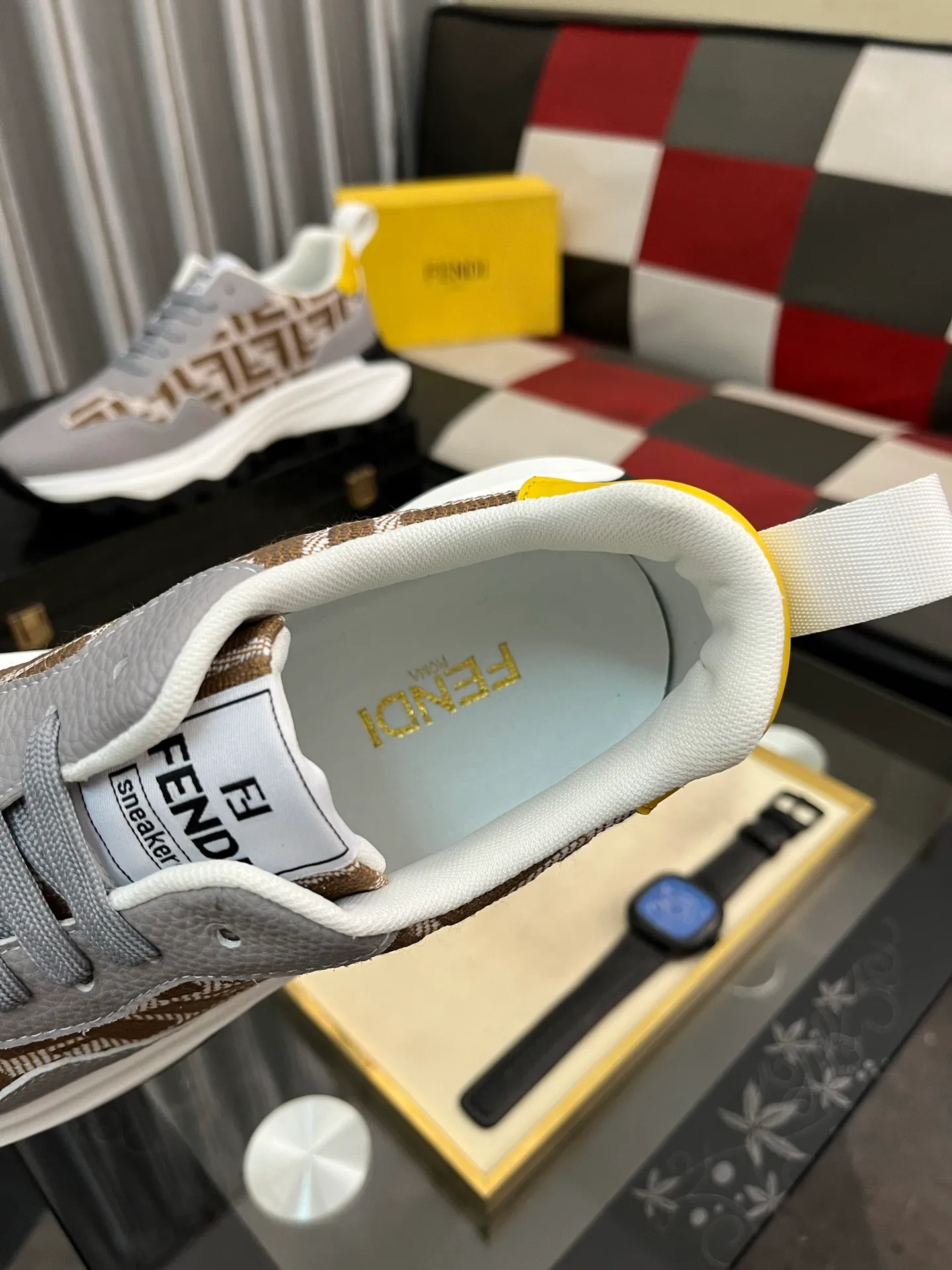 Men's Men's Shoes💰458⌚️⌚️[FENDI] Fendi's classic and comfortable men's, this complex sneaker is made of soft calfskin➕genuine leather lining➕original ultra-light rubber material with rough outsole. This unique light style is suitable for the casual and refined sensibility of this season. It is comfortable and natural on the feet. It is an everyday style for casual travel in autumn and winter! Code number: 38-443️⃣Colors available